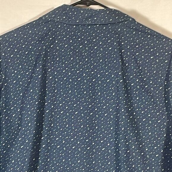 Perry Ellis short sleeve button down - Picture 8 of 9